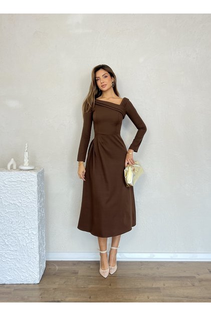 فستان Leonora طويل للنساء، بياقة قارب وتفاصيل على الأكتاف، مناسب للمناسبات الخاصة والارتداء اليومي