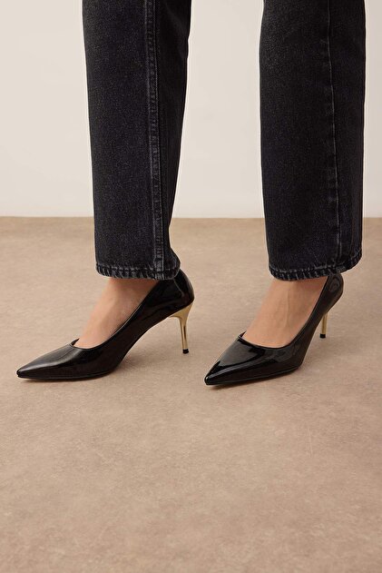 Trendyolmilla Shoes Siyah Rugan Sivri Burun Kadın İnce Gold