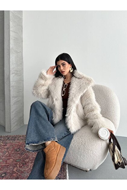 Women's Snap Fastener Faux Fur Winter Coat – Oversized Fit – Cold Resistant