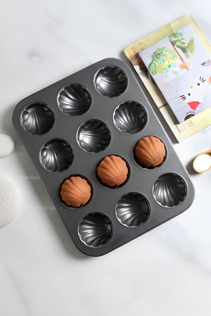 Carbon Steel 12-Piece Oyster Seashell Muffin Cupcake Cake Baking Mold Mt124