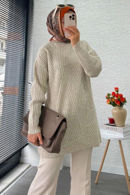 Oversize Knit Sweater with Line Pattern on the Front – Cream