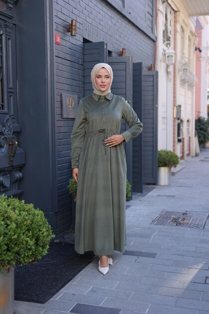 Kadın Yarım Patlı Düğmeli Bağcıklı Fitilli Kadife Tesettür Elbise