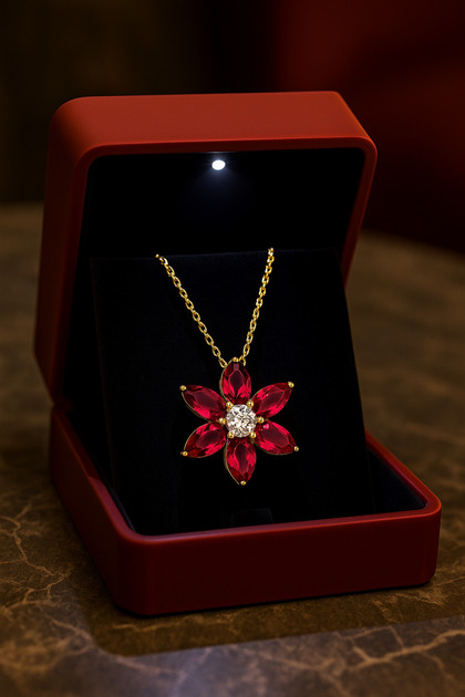 14 Ayar Altın Zincirli Kırmızı Damla Taşlı Lotus Çiçeği Kolye - Sertifikalı Işıklı Hediye Kutu