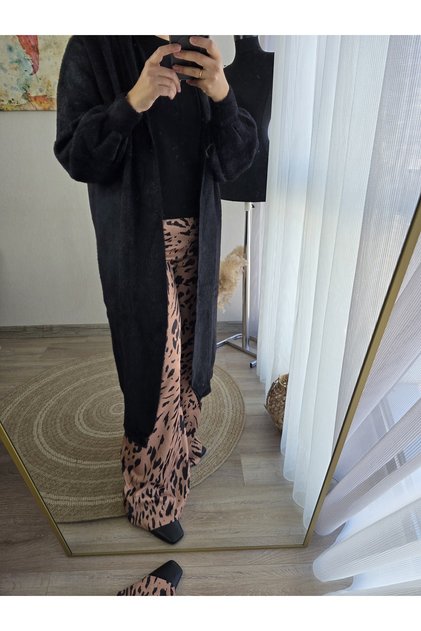 QUSTYLE - HIRKA - ÖNÜ AÇIK ŞAL YAKA - SİYAH - TRİKO - TH251015