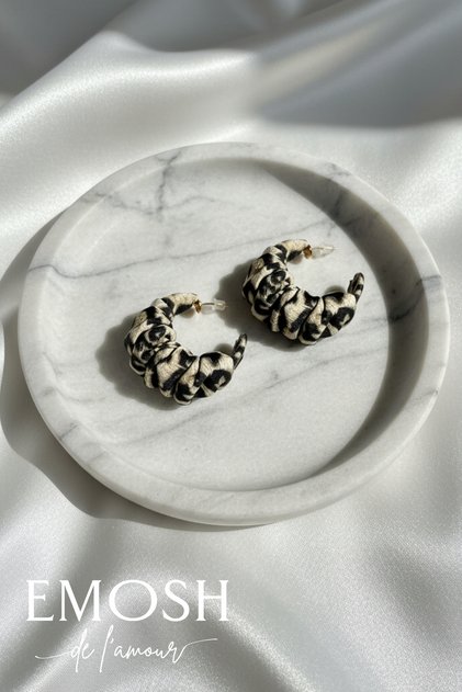 Vintage Beyaz Kış Leoparı Desenli Halka Küpe - Deri Görünümlü Kumaş Kaplama