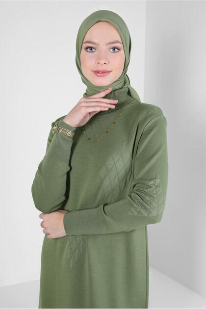 BOĞAZLI YAKA TRİKO ELBİSE 44023