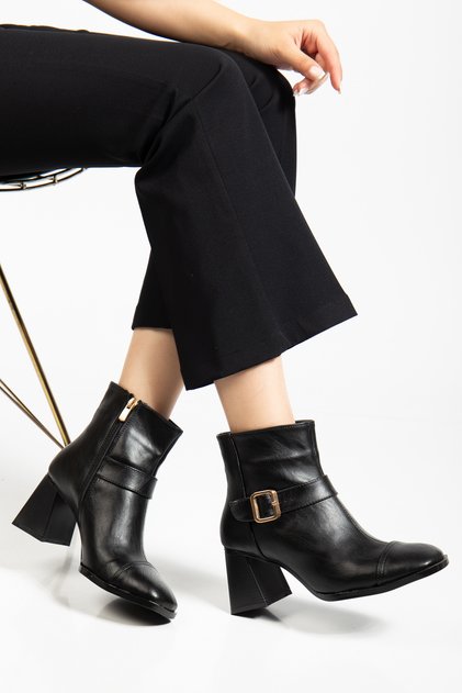 Women's Black Leather Tpu Sole Belt Buckle Detailed Zippered Heeled Boots