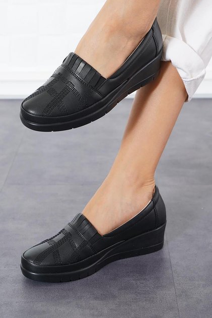 Black Casual Comfortable Sole Mother Shoes Hs00326