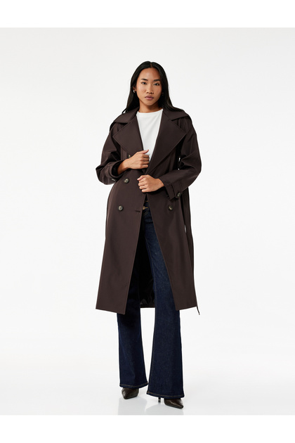 Langärmliger, zweireihiger Gabardine-Trenchcoat mit Gürteltaschen