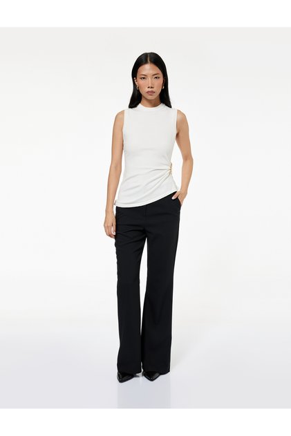 Crew Neck Sleeveless Knitwear Blouse with Accessory Detail
