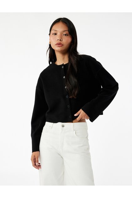 Long-Sleeve Crew Neck Buttoned Knit Cardigan