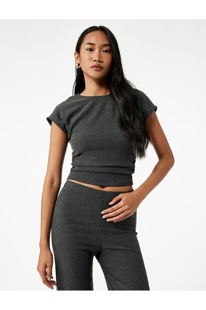 Wrap-Around Fabric Slim Fit Short Sleeve Crew Neck T-Shirt