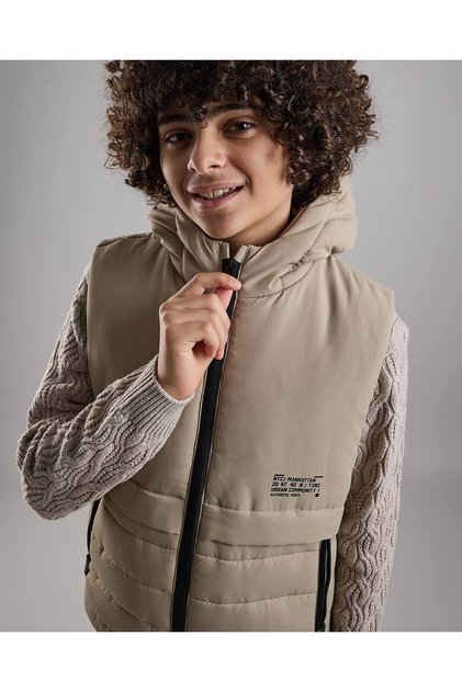 Quilted Hooded Gilet with Zipper Closure