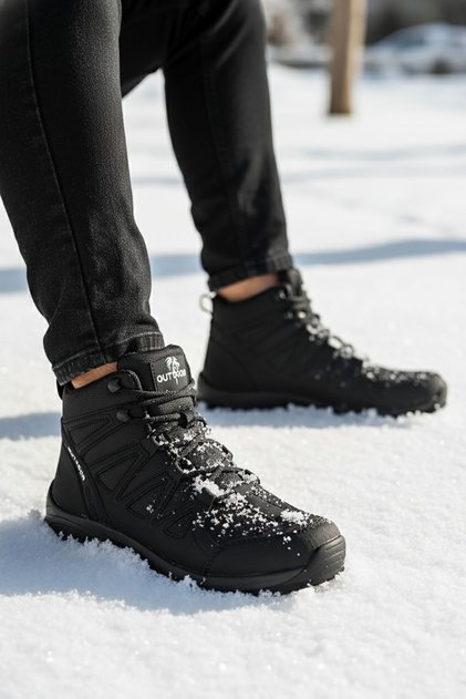 أحذية الرحلات الخارجية للرجال من Black Street