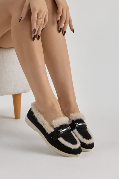 Women's Black and White Thermo Sole Fur Detailed Suede Look Buckle Casual Loafer Shoes