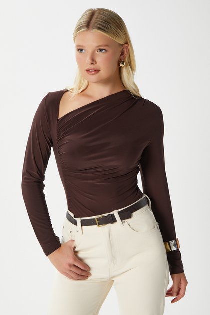 Women's True Bodycon Side Gathered Neckline Detailed Soft Stretchy Fabric Bitter Brown Blouse