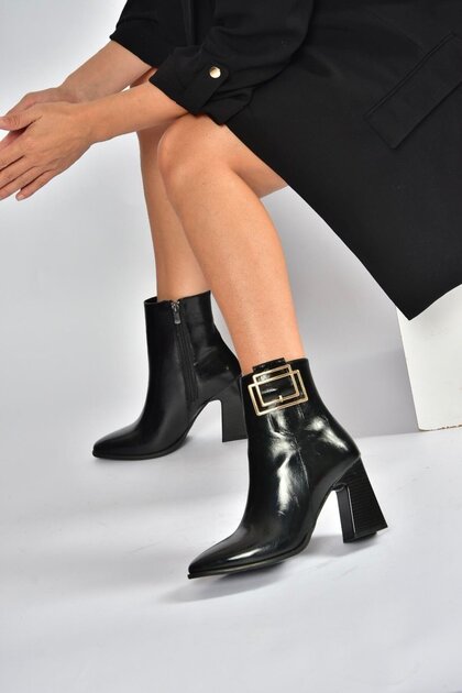 V676650460 Black Rustic Thick Heeled Women's Boots with Buckle Detail
