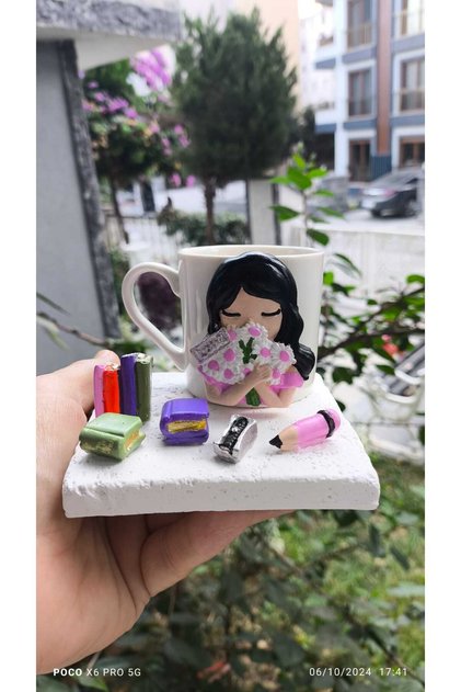 Special Design Coffee Cup Models for Teachers' Day with Book Figures