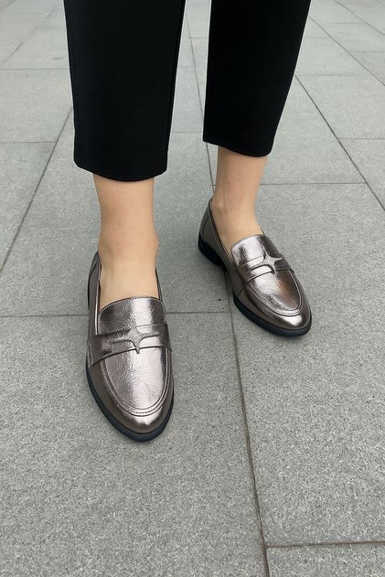 Star Detail Crinkled Leather Casual Loafer Women's Shoes