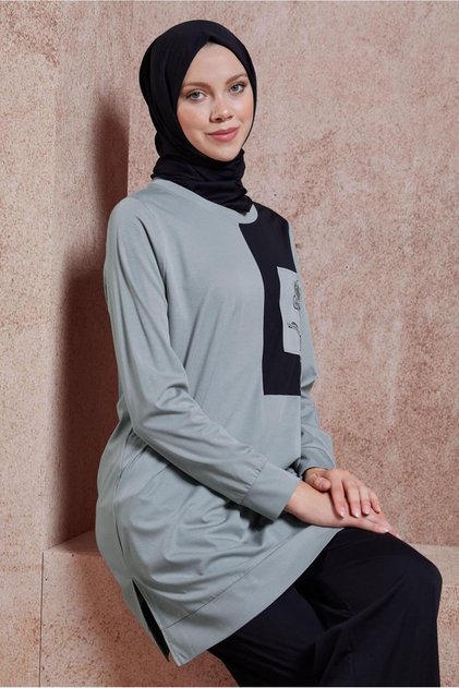 Set trening 44700 - cu detaliu broderie si pantaloni