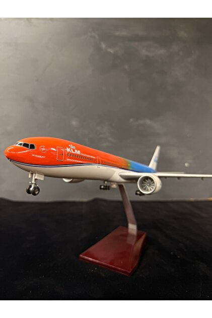 AYDINARTSHOP KLM Boeing 777 Orange Pride Uçak Maketi – 1:157 Ölçek