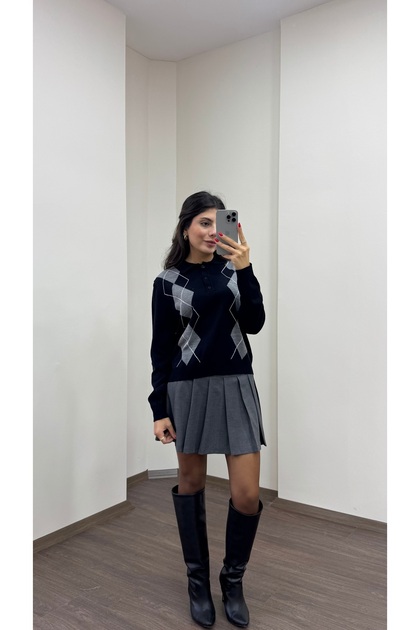 Women's Polo Neck Buttoned Diamond Pattern Knitwear