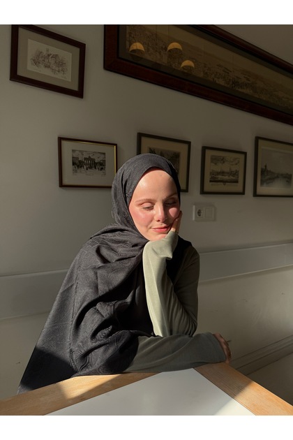 Desenli Siyah Jakar Şal