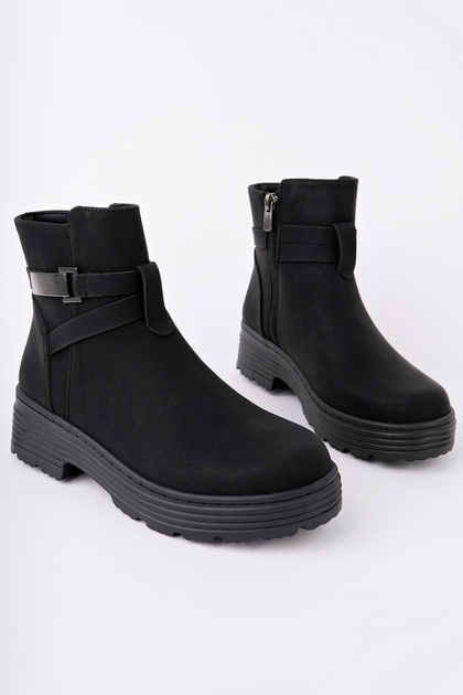 Bln-230 Thick Sole Buckle Detailed Boots