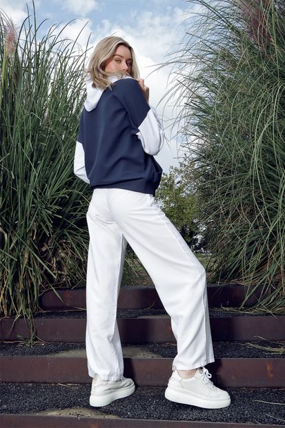 Trend Alaçatı Stili Kadın Lacivert Kapüşonlu Kanguru Cepli Yazı Baskılı Renk Bloklu Sweatshirt ALC-X7193 - 5