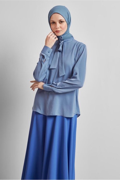 BLUZĂ CU DETAIL DE LEGARE LA GÂT 45395