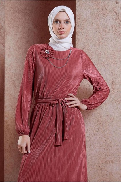 KUŞAKLI PİLİSELİ ELBİSE 44697