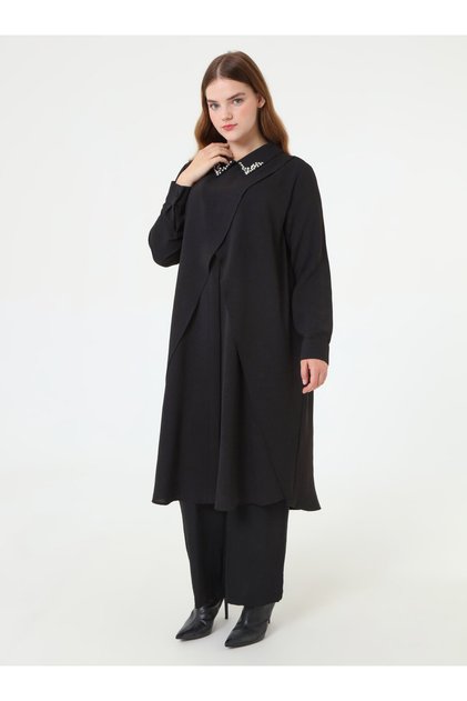 Long Plus Size Tunic with Stone Detail on the Collar - Black -