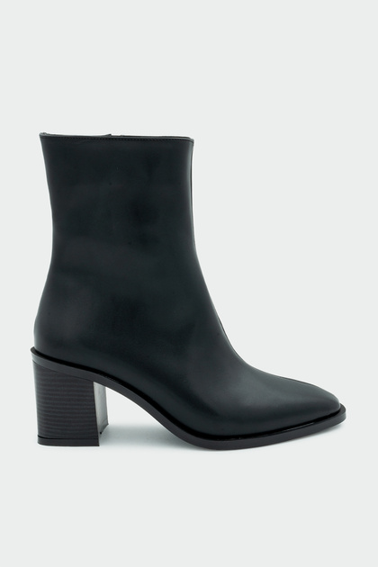 Chen Black Leather Blunt Toe Women's Heeled Boots