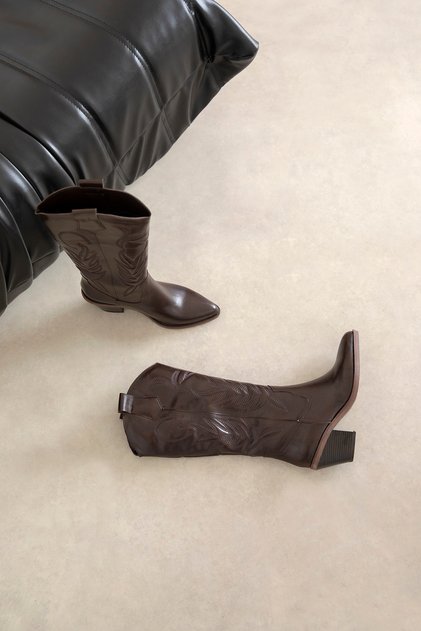 Legy Women's Embroidery Detail Wrinkled Leather Boots