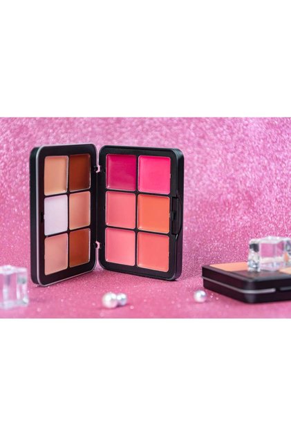 Contour with creamy blusher from