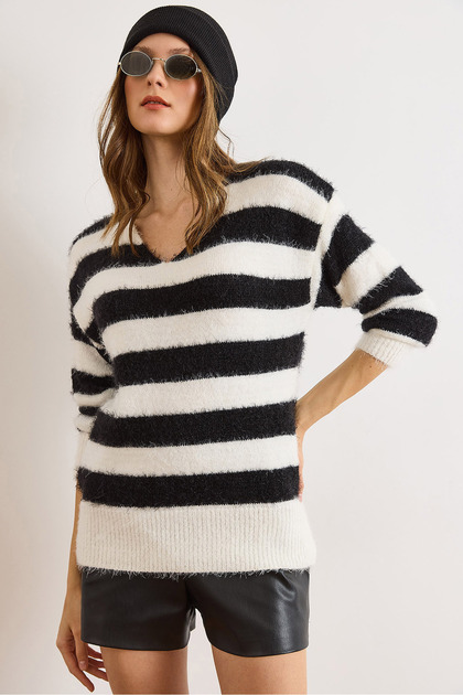 Women's Black Ecru V-Neck Striped Beard Knitwear Sweater Kzk-19001041