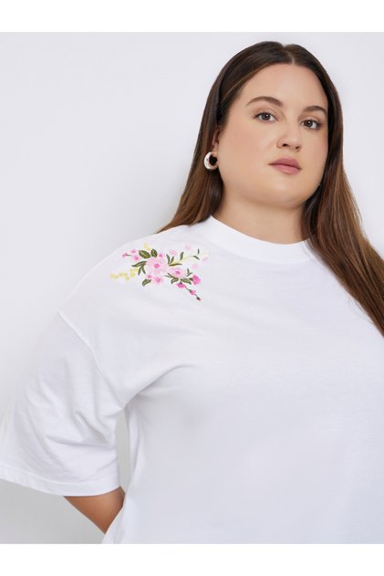 Plus Size Oversized T-Shirt with Floral Embroidery