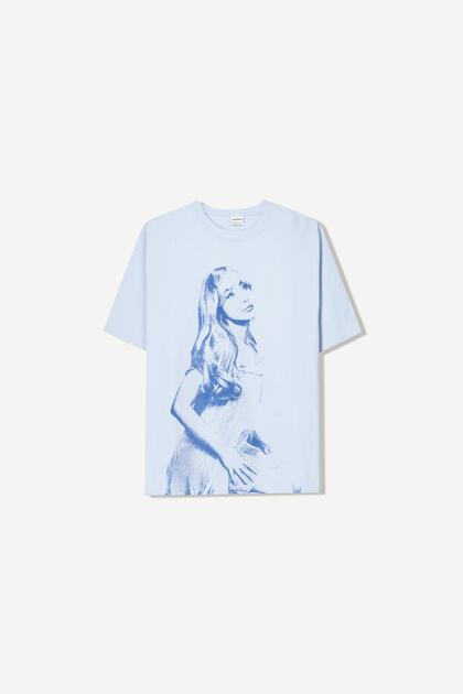 Bershka Kısa kollu ve Sabrina Carpenter baskılı t-shirt - Fiyatı