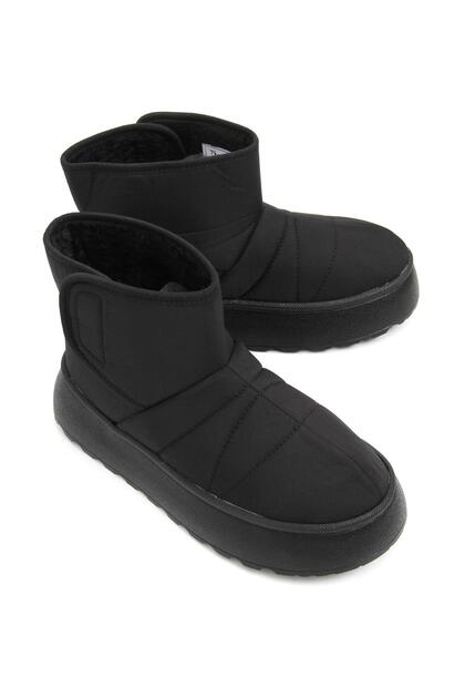 Women's thick sole fur inside black boots with velcro