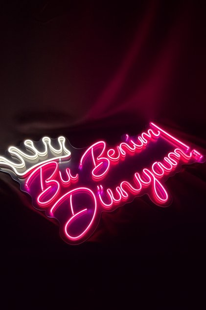 Bu Benim Dünyam Yazılı Taç Figürlü Pembe Neon LED Işıklı Duvar Dekoru