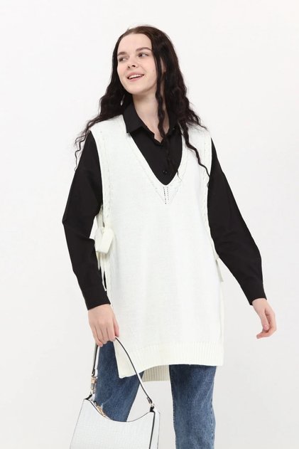 Women's Hair Braid Detailed Soft Textured Slit Belted Sweater