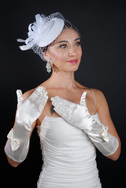 Tüylü Gelin Nikah Kep Aksesuarı ve Fiyonk Dantelli Uzun Düğün Eldiven Seti