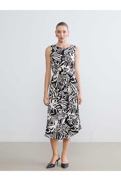 Lcwaikiki Classic Black Crew Neck Patterned Waist-Fitted Dress
