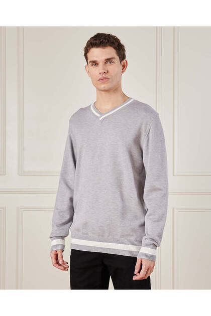 Men Grey Long Sleeved Sweater