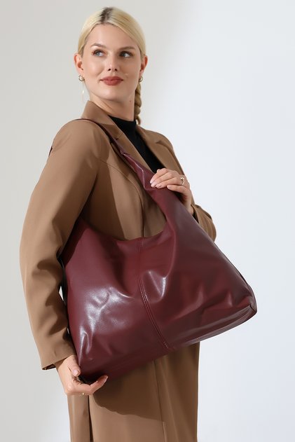 Burgundy Leather Women's Shoulder Bag – Stylish, Spacious, and Suitable for Everyday Use
