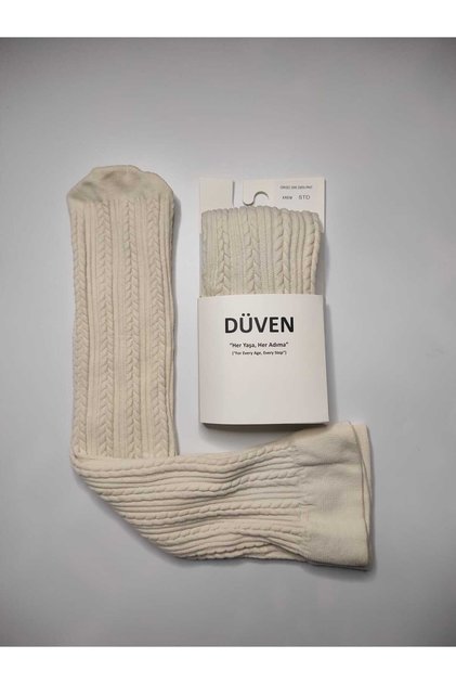 Thick Winter Cream-Colored Knee-High Socks with Soft Texture and Classic Knit Pattern