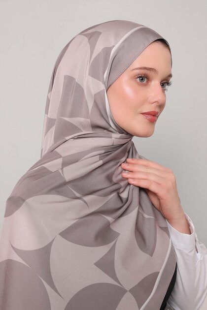 شال بنمط دائري من فرو المنك الداكن