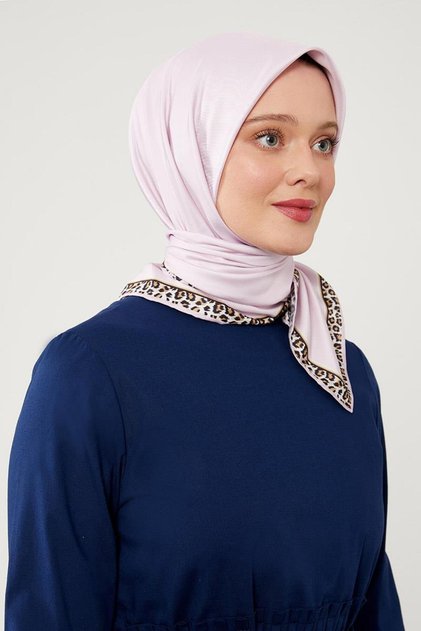 Powder Edge Leopard Pattern Twill Digital Scarf