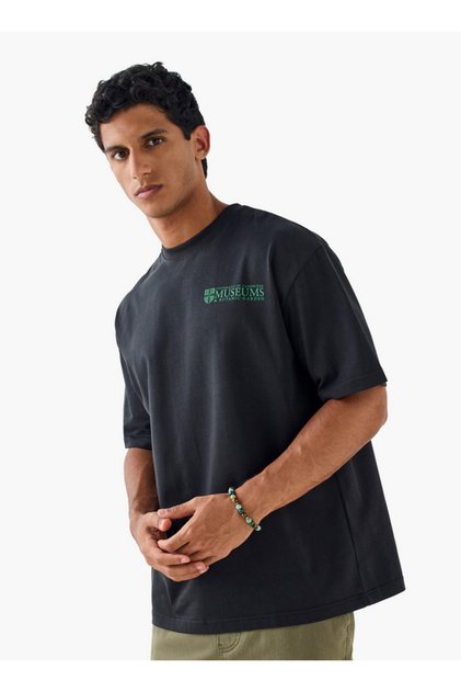 Graphic Print T-shirt with Crew Neck