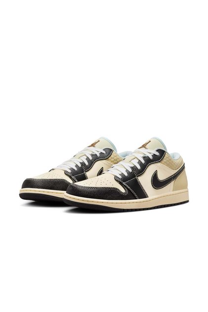 Спортни обувки Air Jordan 1 Low Coconut Milk